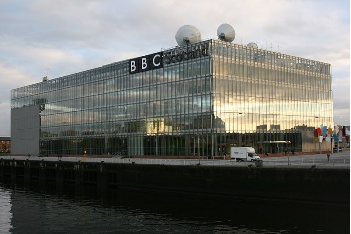 BBC计划为其应用和服务集成“Beeb”语音助手